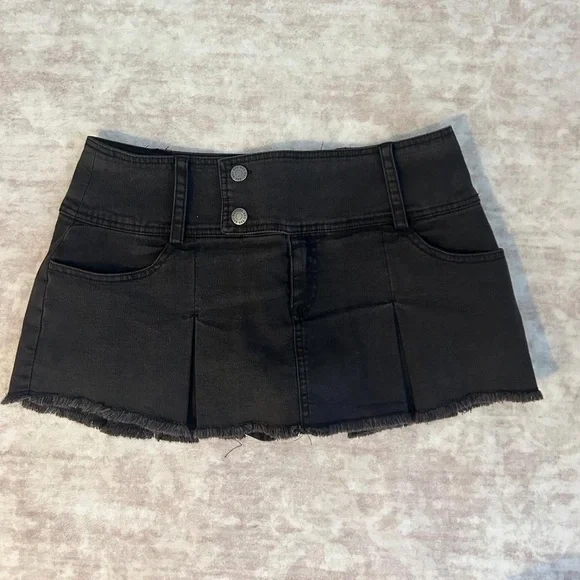 Urban Outfitters BDG Black Denim Mini Skirt - Picture 2 of 3